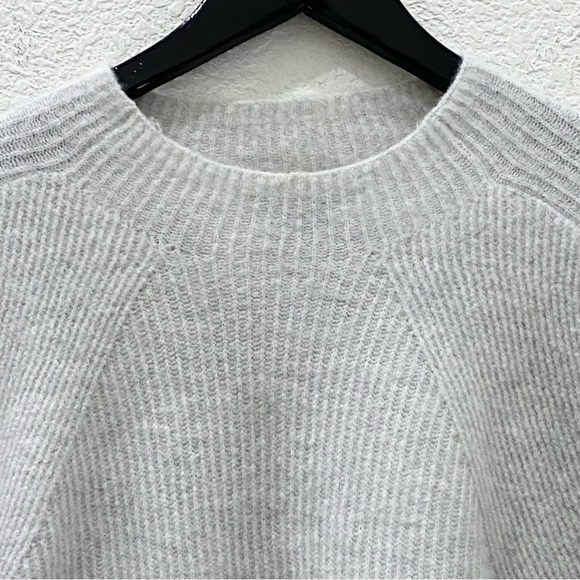 BANANA REPUBLIC 551630-02 Light Gray Cropped Ribbed Ballon Sleeve Sweater Size L - Picture 5 of 10